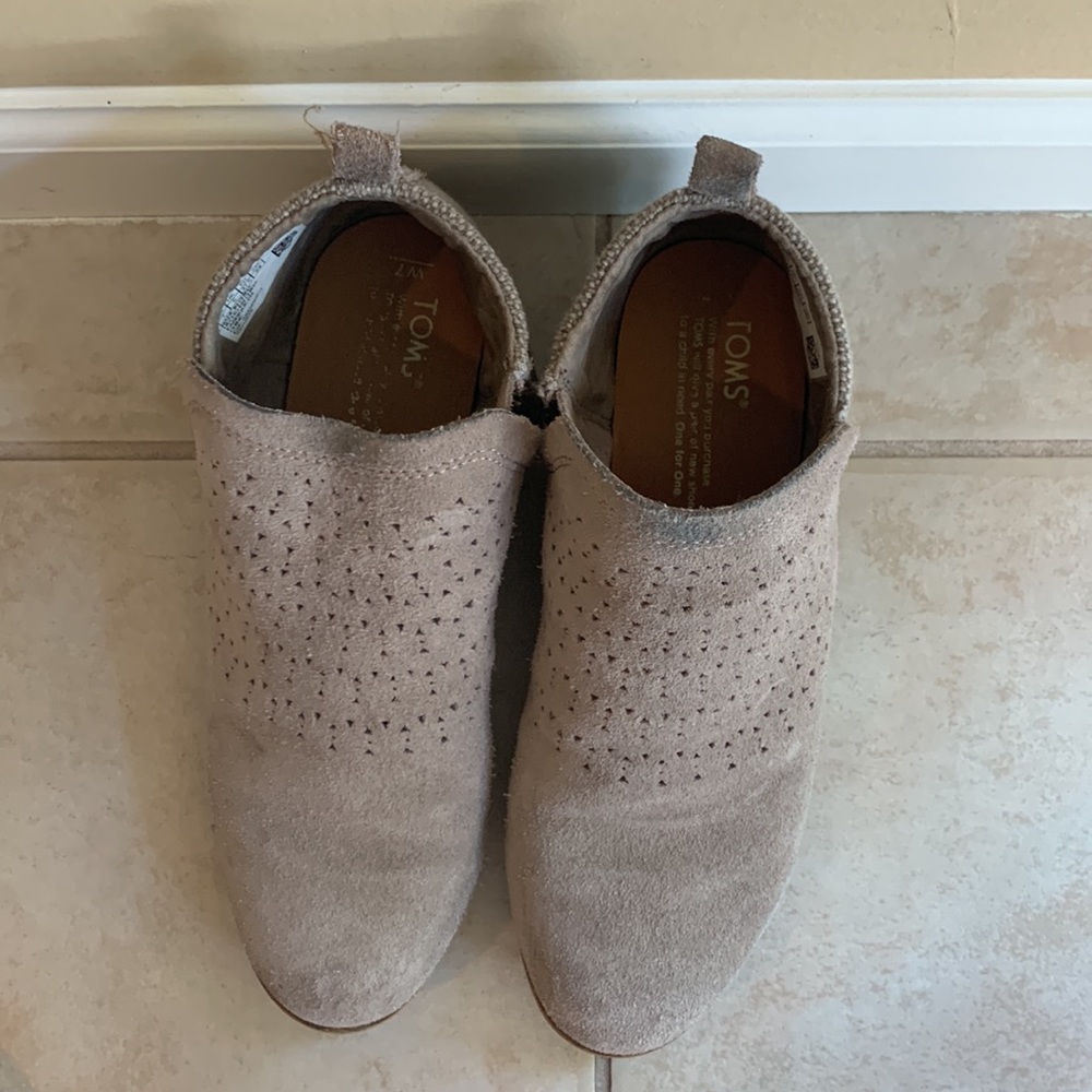 Tom’s Booties 7 - Picture 4 of 9